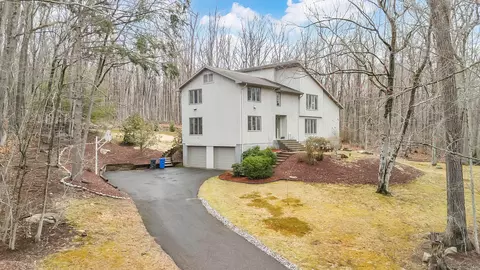 112 Sawmill Brook Ln, Mansfield, CT 06250