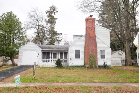 11 Giddings Ave, Windsor, CT 06095