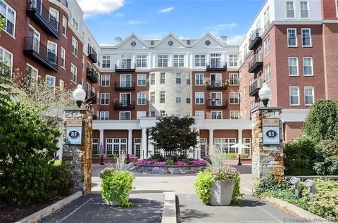 85 Memorial Rd #202, West Hartford, CT 06107