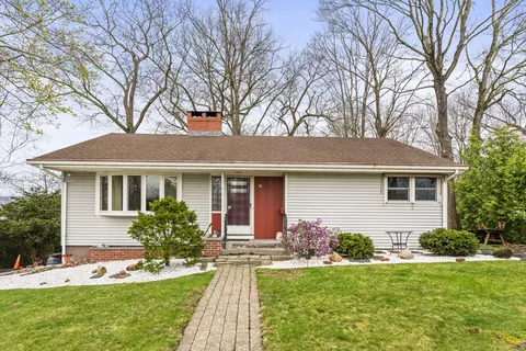25 Sunnyslope Dr, Middletown, CT 06457