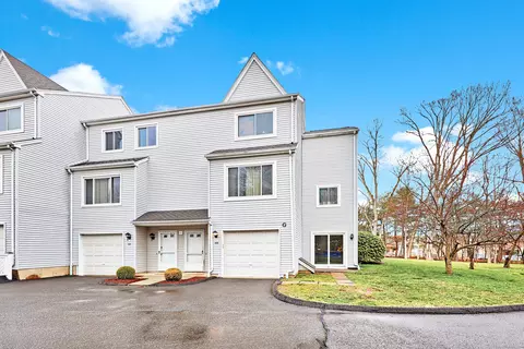 69 Northwest Dr #60, Plainville, CT 06062