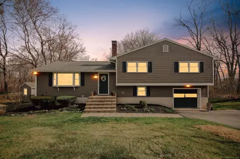 105 Wedgewood Dr, Watertown, CT 06795