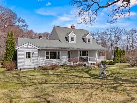 810 Noank Ledyard Rd, Mystic, CT 06355