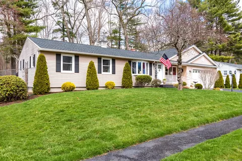 15 Oakwood St, Enfield, CT 06082