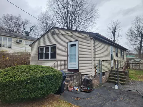 102 Crest Ave, East Haven, CT 06513