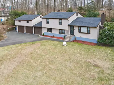 154 Wilderwood Dr, Guilford, CT 06437