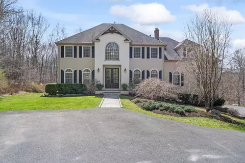 9 Bridle Path Trl, Newtown, CT 06470