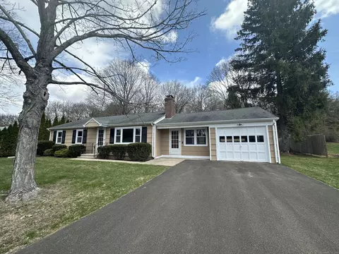 37 Dinwoodie Dr, North Branford, CT 06471