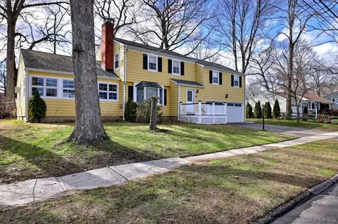 195 Deerfield Dr, Stratford, CT 06614