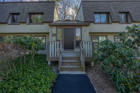 2 Byron Dr #2, Avon, CT 06001