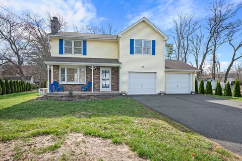 24 Hollis Ln, Plainville, CT 06062