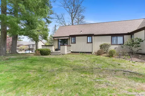 566 Pequot Ln #B, Stratford, CT 06614