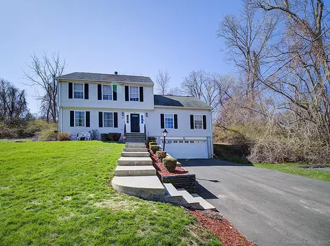 190 Country Hills Rd, Hamden, CT 06514
