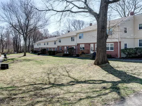 10 Carolina Dr #24, Oakdale, CT 06370