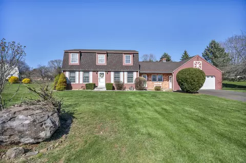 8 Wisk Key Wind Rd, Wallingford, CT 06492