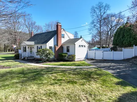 45 Sweet Birch Dr, Meriden, CT 06450