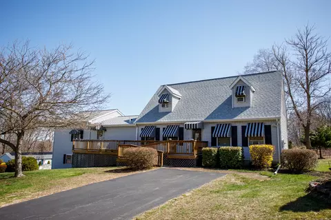 41 Richard Brown Dr, Uncasville, CT 06382