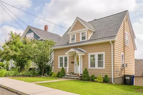 15 Smith St, Danbury, CT 06810