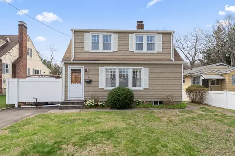 5 Vollmer Ave, Norwalk, CT 06851