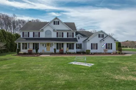 74 Regency Hill Dr, Watertown, CT 06795