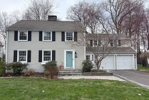 135 Hyde Rd, West Hartford, CT 06117