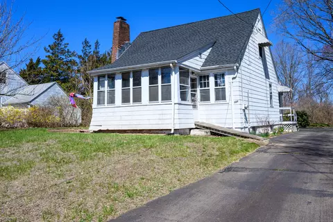 186 Sackett Point Rd, North Haven, CT 06473