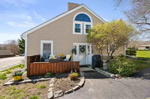 54 Rope Ferry Rd #N155, Waterford, CT 06385