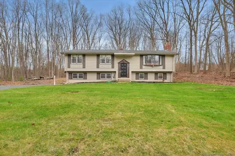 87 Birchwood Dr, Northford, CT 06472