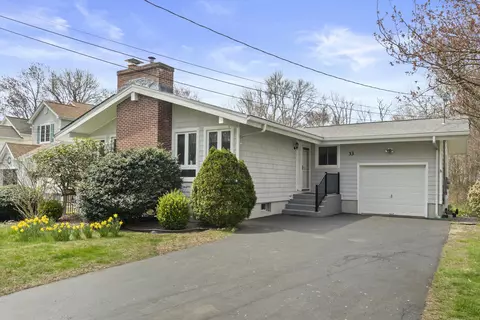 33 Cottage Ln, Niantic, CT 06357