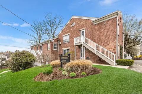 208 Park St #21, New Canaan, CT 06840