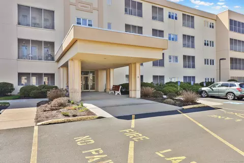 75 Washington Ave #2-103, Hamden, CT 06518