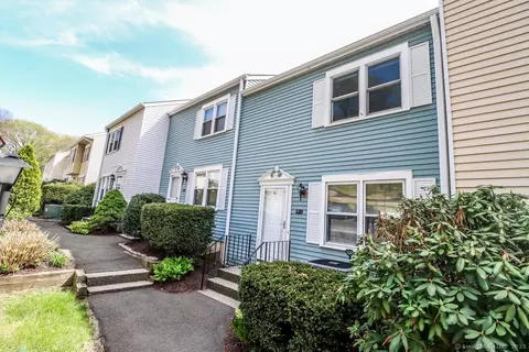55 Mill Plain Rd #18-3, Danbury, CT 06811