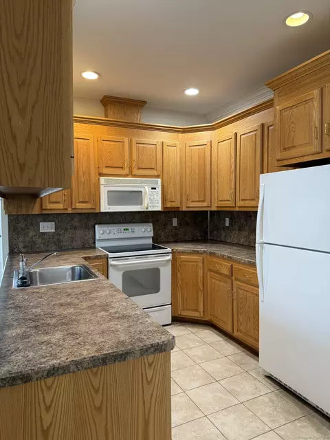 380 Main St #17, Wallingford, CT 06492