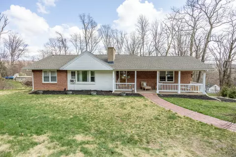 19 Mountain View Ter, Northford, CT 06472