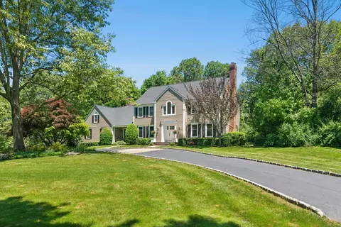 33 Fitch Ln, New Canaan, CT 06840