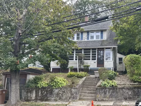 50 Kneen St, Shelton, CT 06484