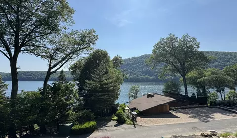 9 Lake Point Dr, New Milford, CT 06776