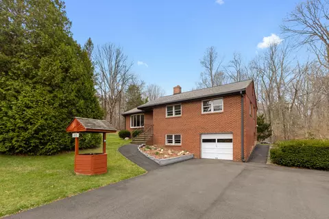 533 Clintonville Rd, North Haven, CT 06473