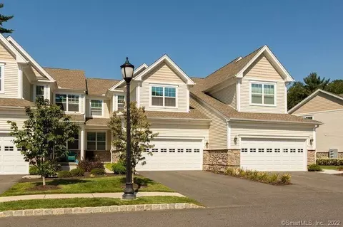 43 Ridgewood Dr #43, Middlebury, CT 06762