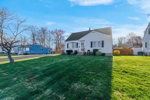 80 Colonial Blvd, West Haven, CT 06516
