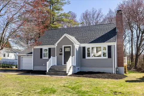7 Ascolese Rd, Trumbull, CT 06611