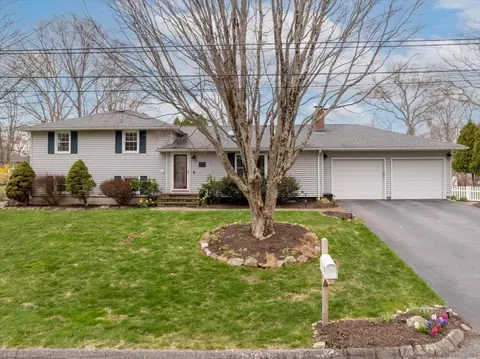 21 Sloop Ln, Stonington, CT 06378