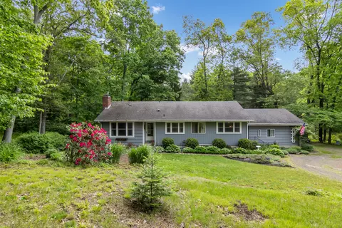 127 Linsley Lake Rd, North Branford, CT 06471