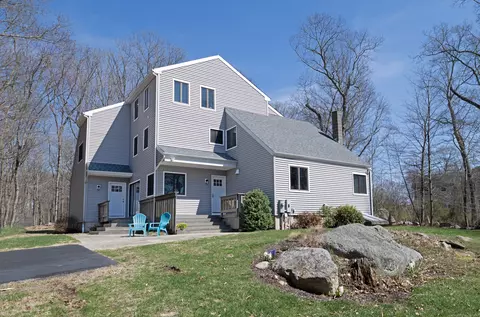 170 Barker Hill Dr, Guilford, CT 06437