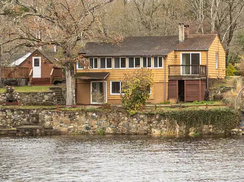 24 Echo Point Rd, Guilford, CT 06437