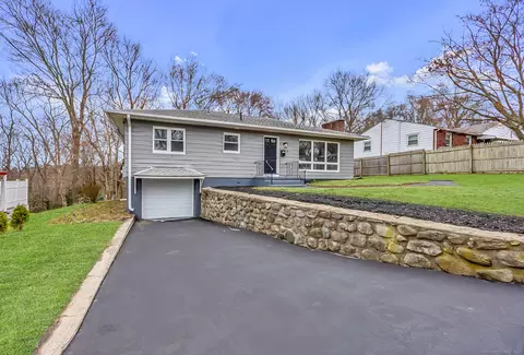 68 Pineridge Rd, Waterbury, CT 06706