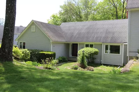 112 Paugassett Ln #112, Shelton, CT 06484