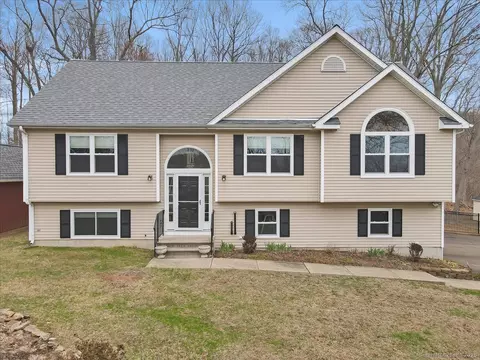 70 Wood Ter, East Haven, CT 06513