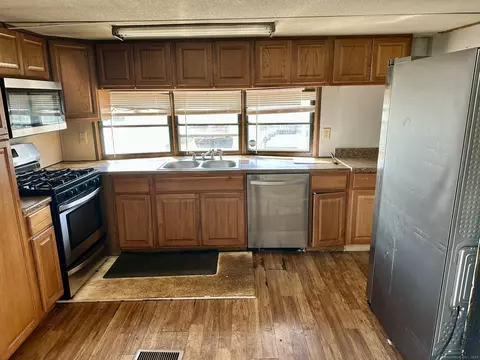6 Comanche Rd, East Hartford, CT 06118