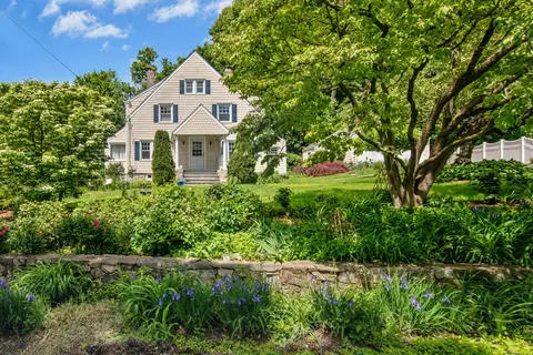 15 Devonshire Dr, Darien, CT 06820